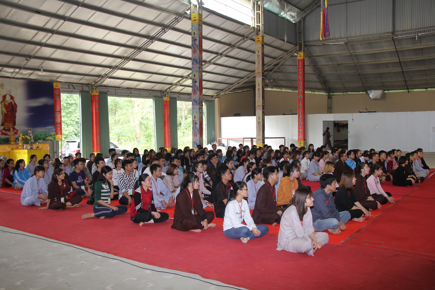 Khóa chuyên tu lần này nhà chùa đón gần 200 bạn sinh viên phát tâm mạnh mẽ về tham dự.