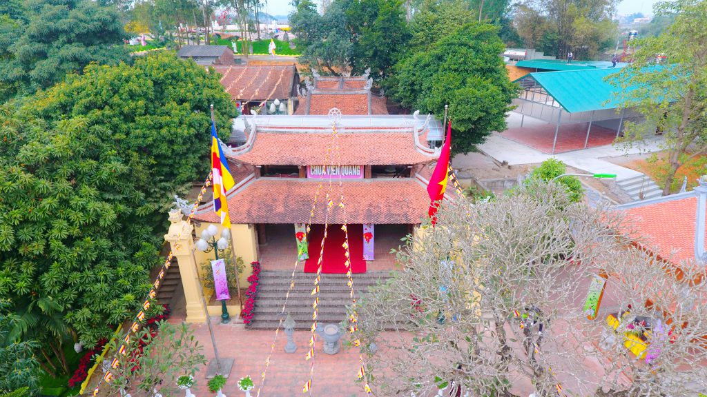 Tam Bảo chùa Vân Gia nhìn từ trên cao.
