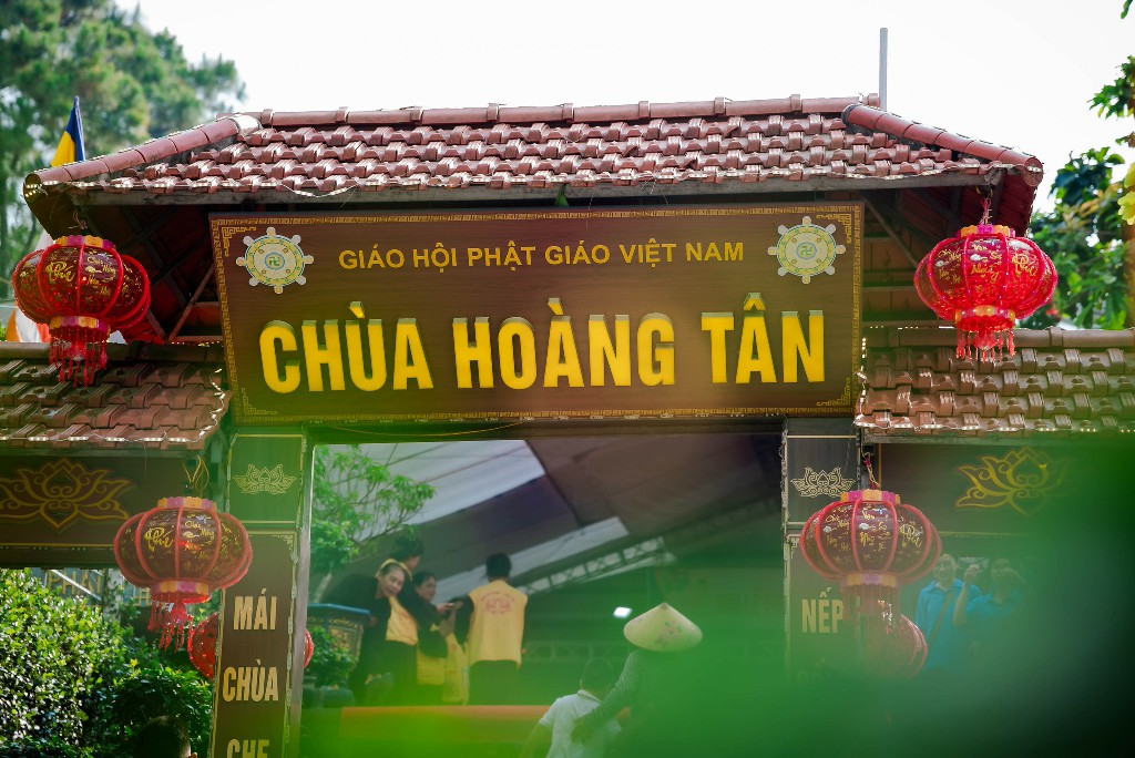 QUẢNG NINH: HÀNG NGHÌN PHẬT TỬ VÂN TẬP VỀ CHÙA HOÀNG TÂN KÍNH MỪNG ĐẠI LỄ PHẬT ĐẢN PL.2570