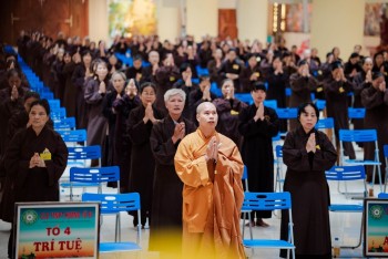 KHÓA CHUYÊN TU THÁNG 4 NĂM BÍNH NGỌ CHÙA KHAI NGUYÊN