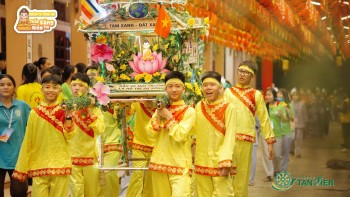 Palanquin Procession at Khai Nguyen Pagoda Summer Retreat – Spreading Humanistic Values with Ever...