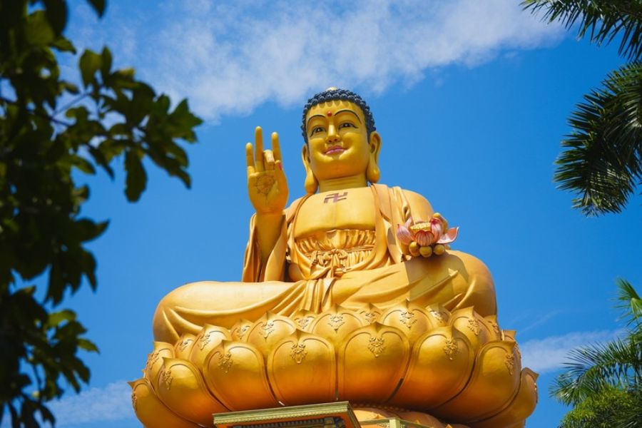 Hanoi Buddhist temple has the tallest Buddha statue in Southeast Asia to welcome thousands of visitors/per day
