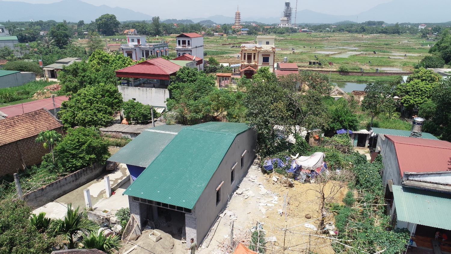 Cập nhật hình ảnh xây dựng nhà Đoàn Kết tại thôn Đậu xã Sơn Đông.
