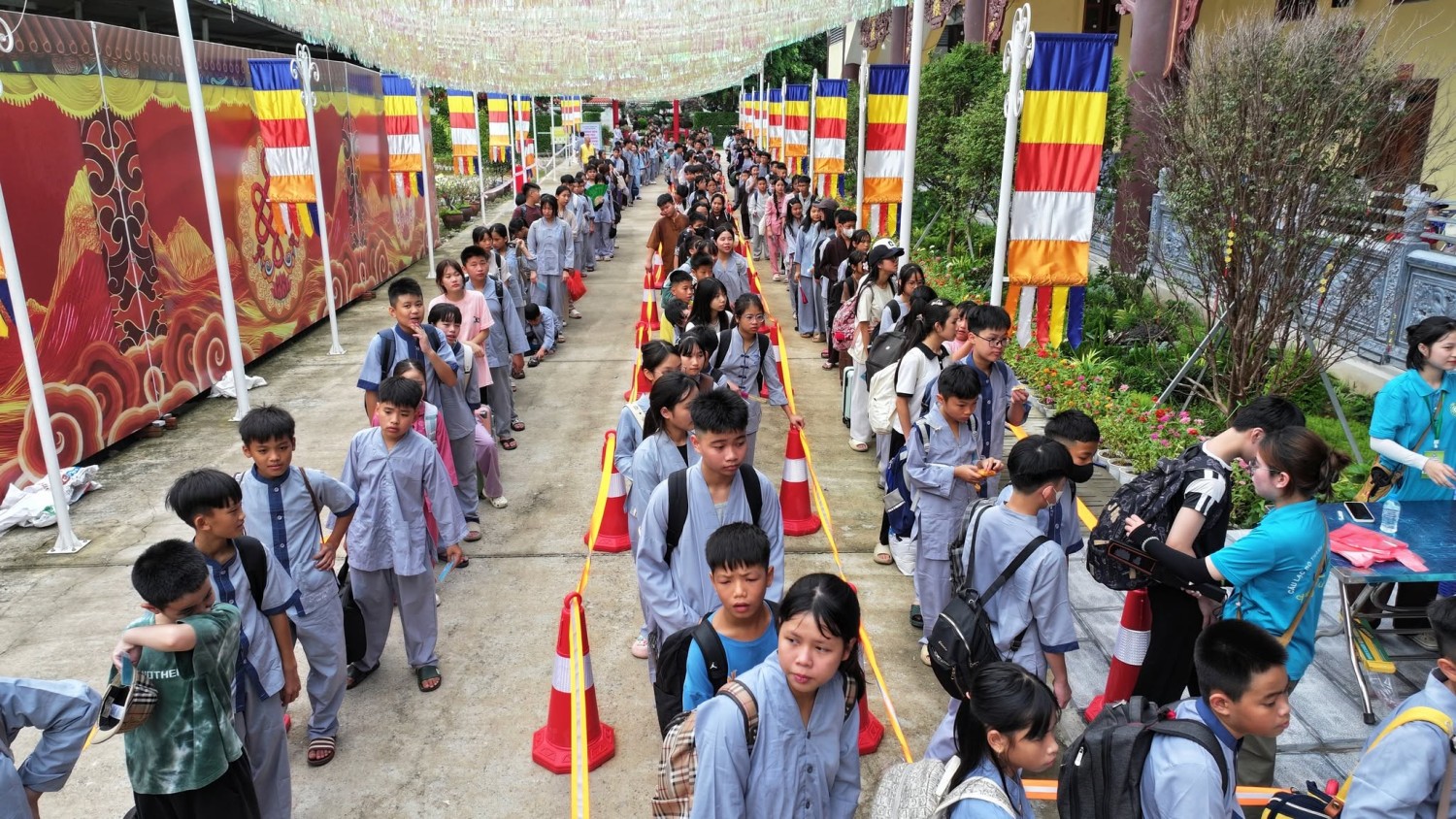 CHÙA KHAI NGUYÊN CHÀO ĐÓN GẦN 2.000 KHÓA SINH TRỞ VỀ THAM DỰ KHÓA TU MÙA HÈ THẮP SÁNG NIỀM TIN LẦN THỨ X NĂM 2026